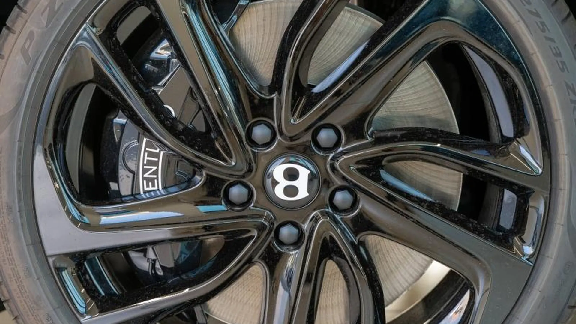 Bentley Flying Spur — photo 20