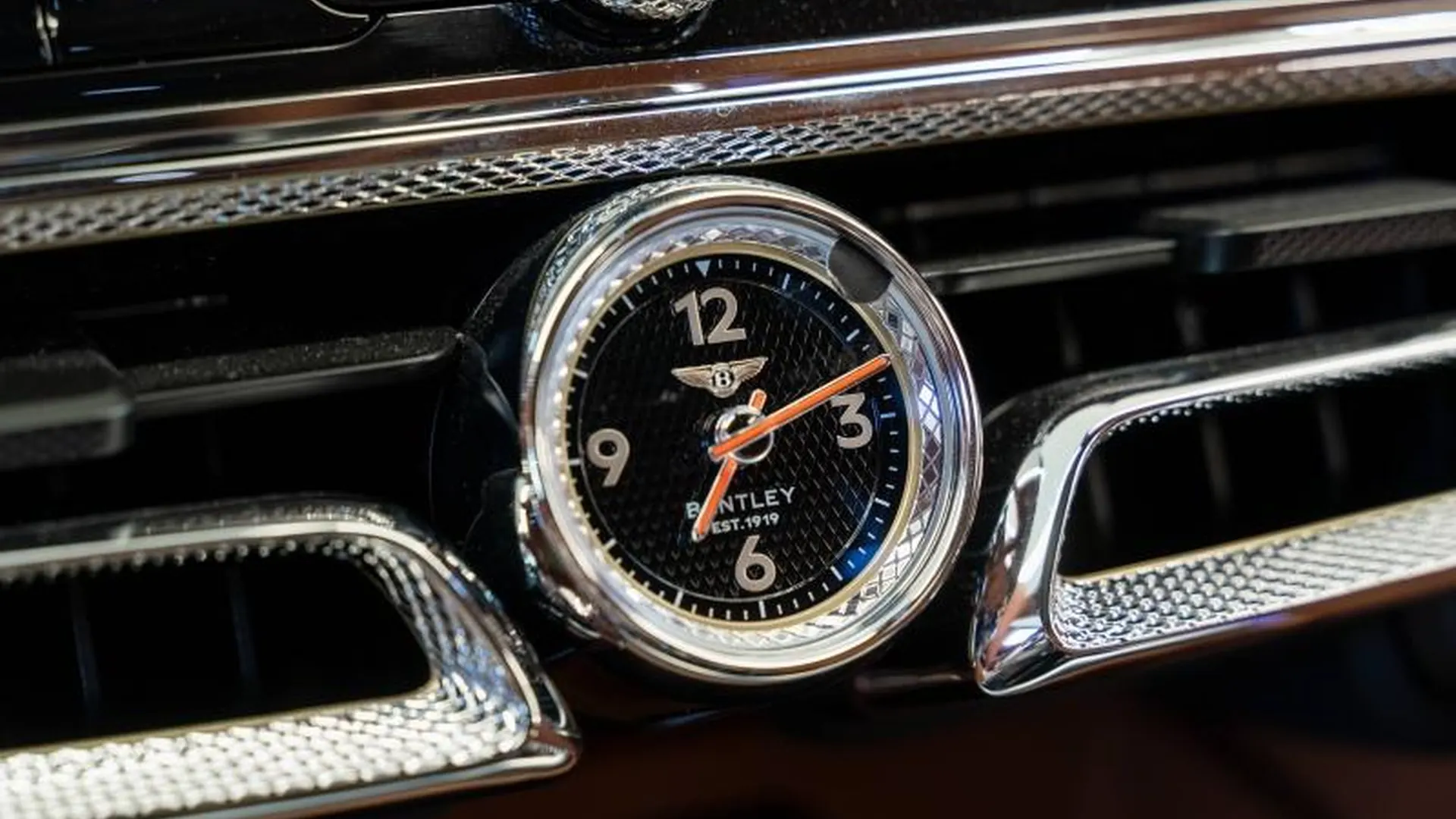 Bentley Flying Spur — photo 39
