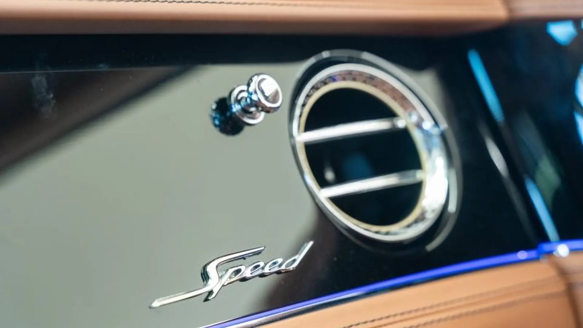 Bentley Flying Spur — photo 44