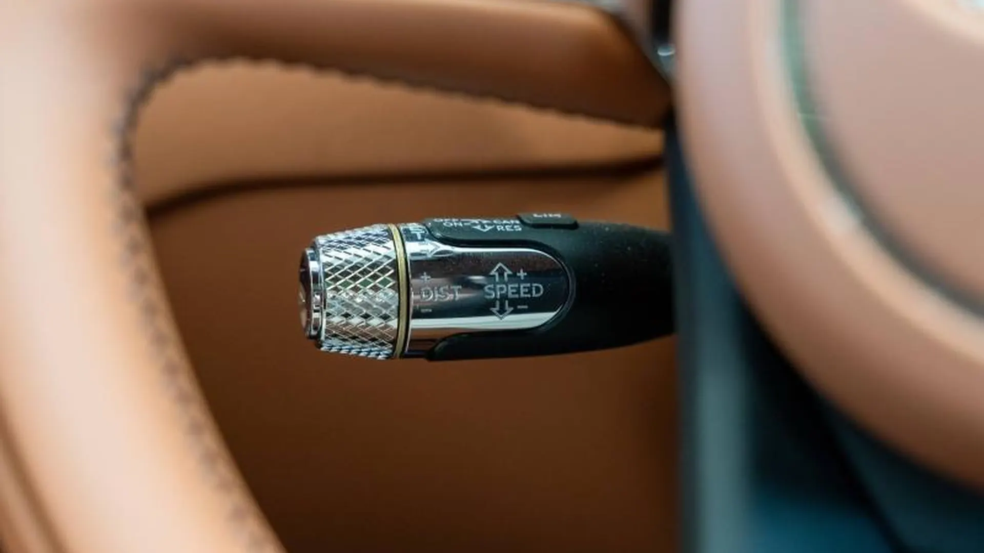 Bentley Flying Spur — photo 32