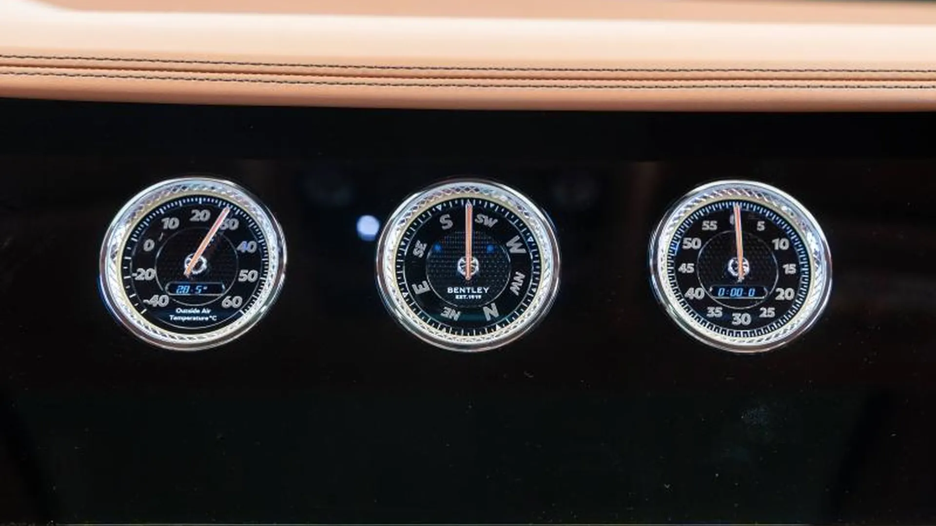 Bentley Flying Spur — photo 43