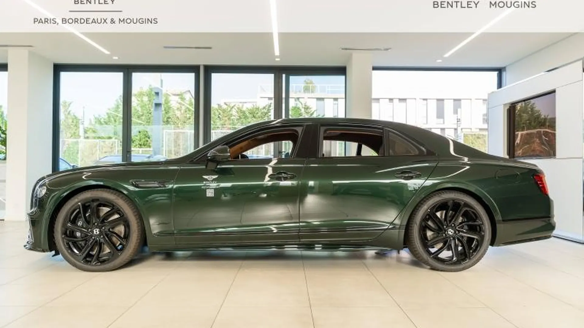 Bentley Flying Spur — photo 3