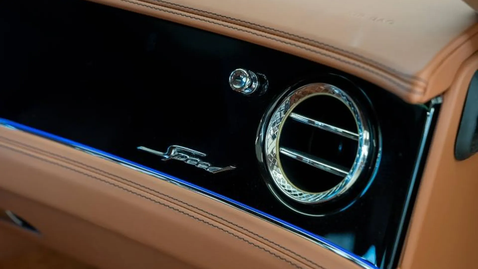 Bentley Flying Spur — photo 14