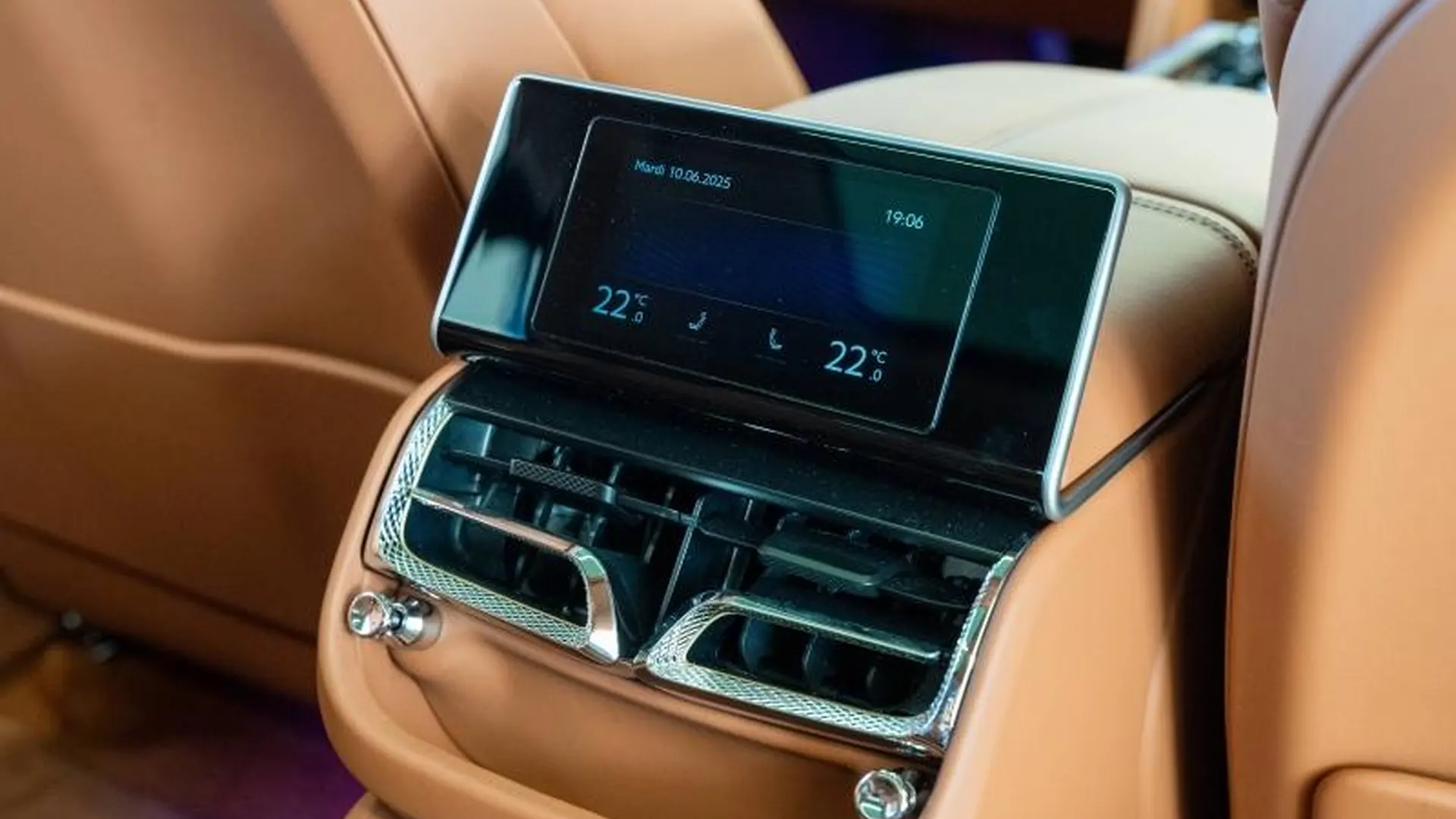 Bentley Flying Spur — photo 11