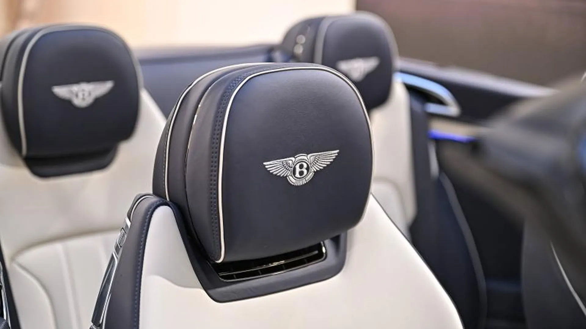 Bentley Continental GTC — photo 13
