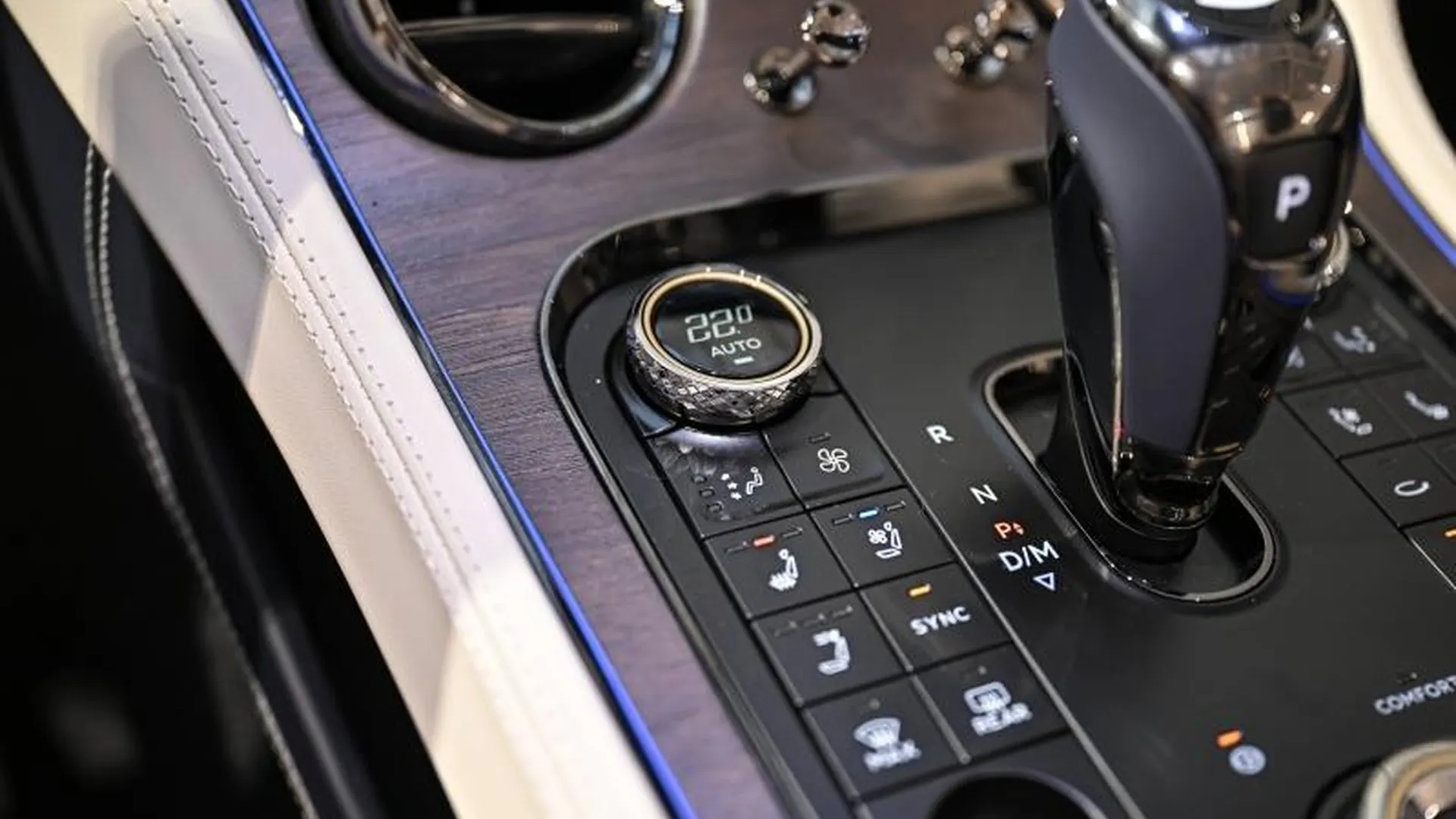Bentley Continental GTC — photo 30