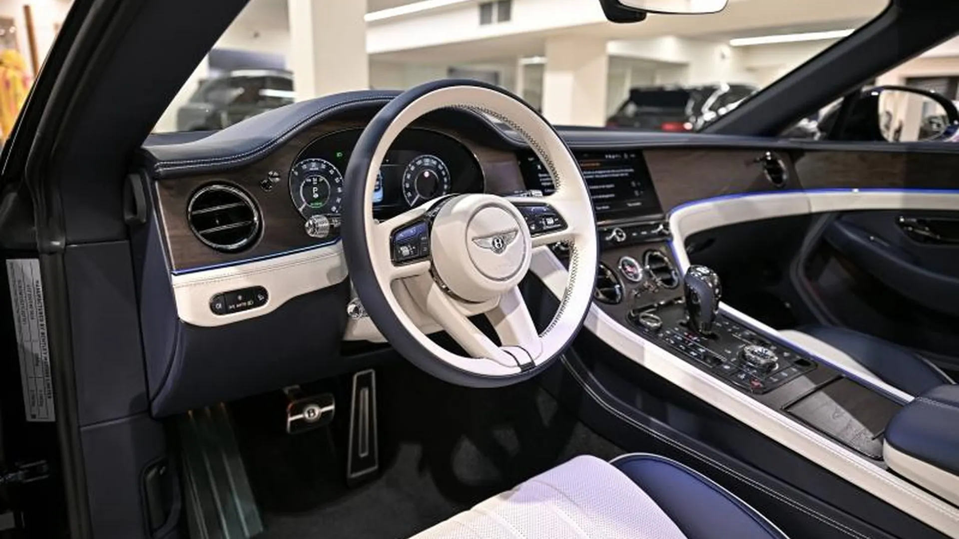 Bentley Continental GTC — photo 21