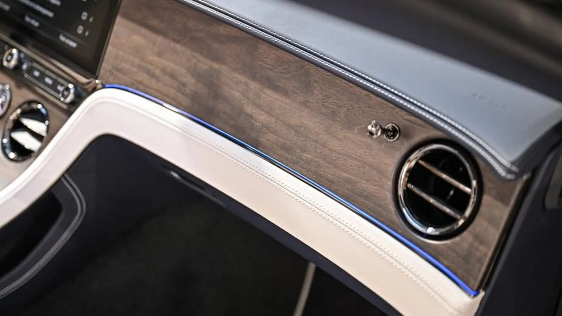 Bentley Continental GTC — photo 16