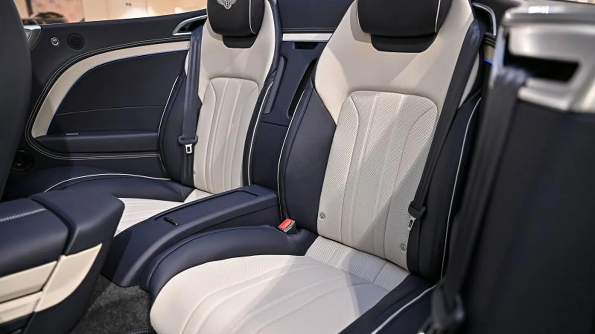 Bentley Continental GTC — photo 23