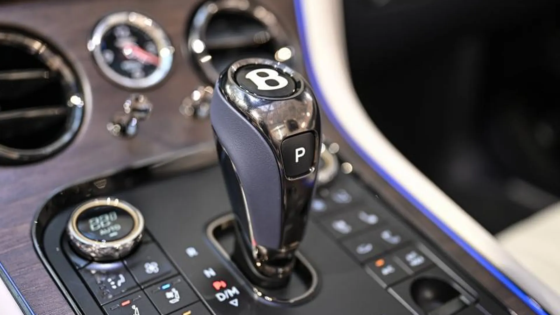 Bentley Continental GTC — photo 27