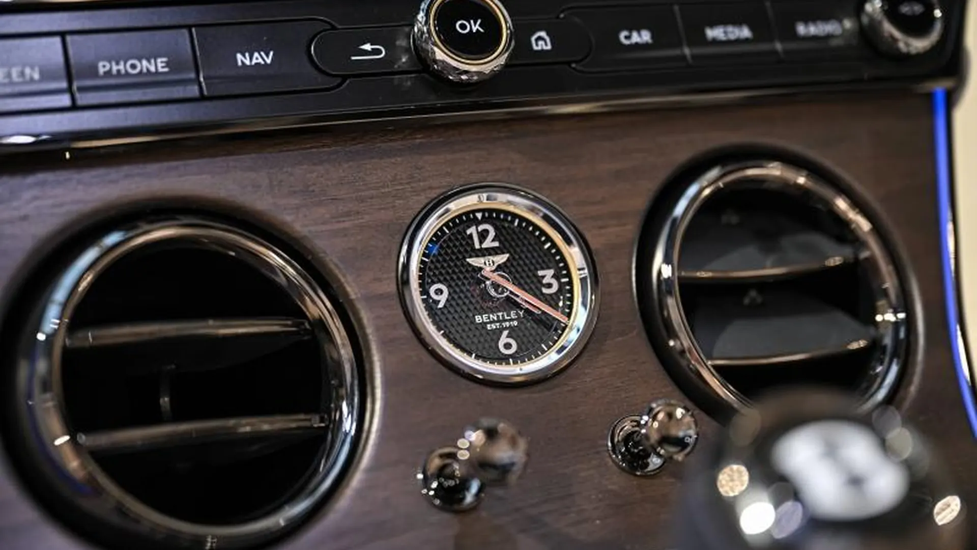 Bentley Continental GTC — photo 31