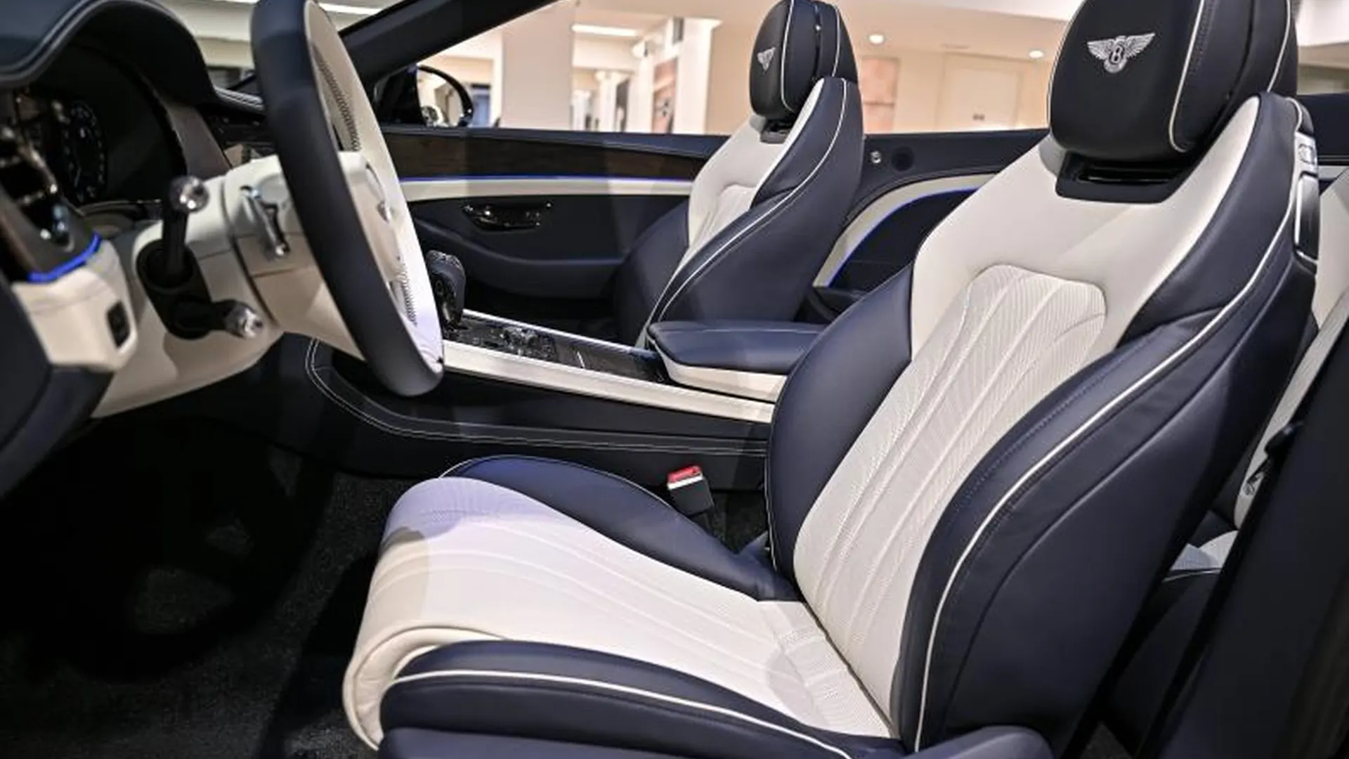 Bentley Continental GTC — photo 22
