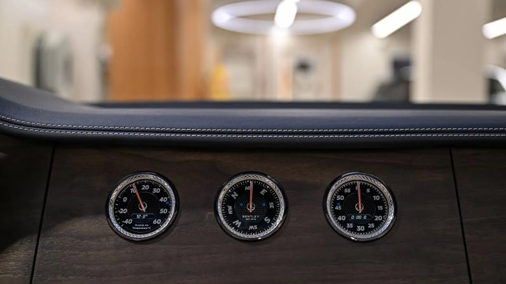 Bentley Continental GTC — photo 32