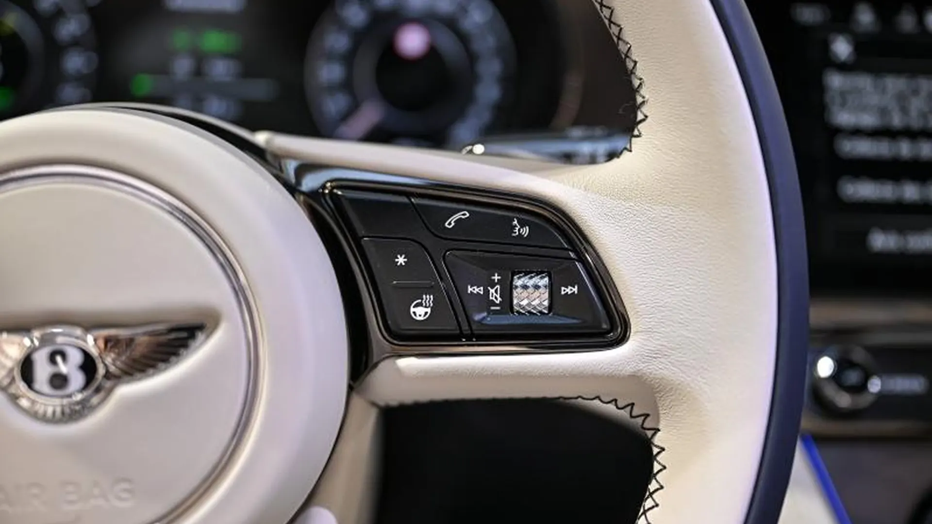 Bentley Continental GTC — photo 26