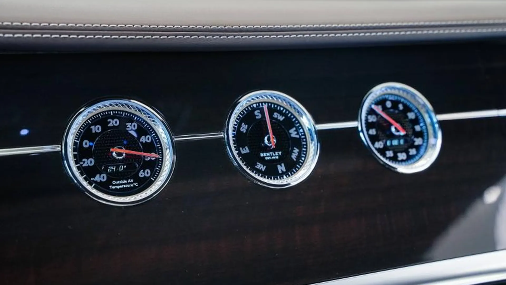 Bentley Continental GT — photo 35