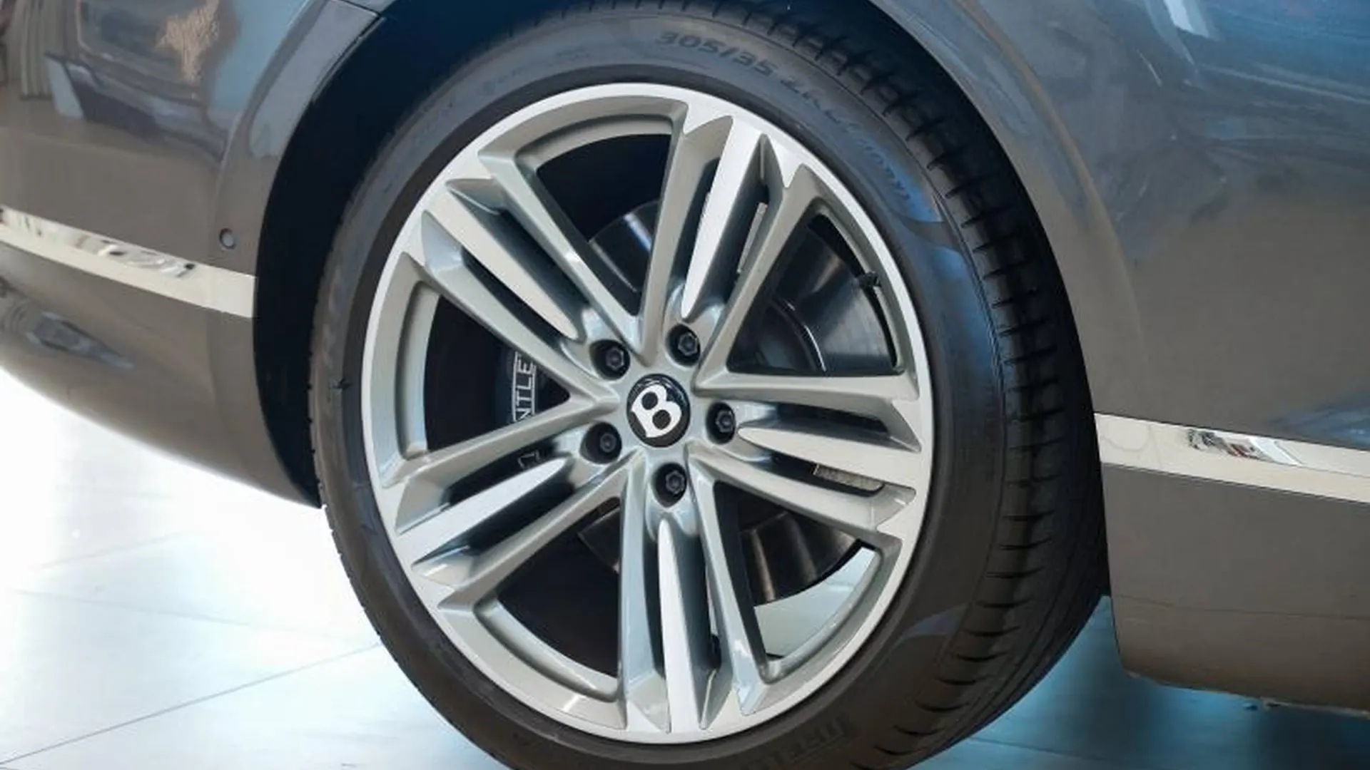 Bentley Continental GT — photo 8