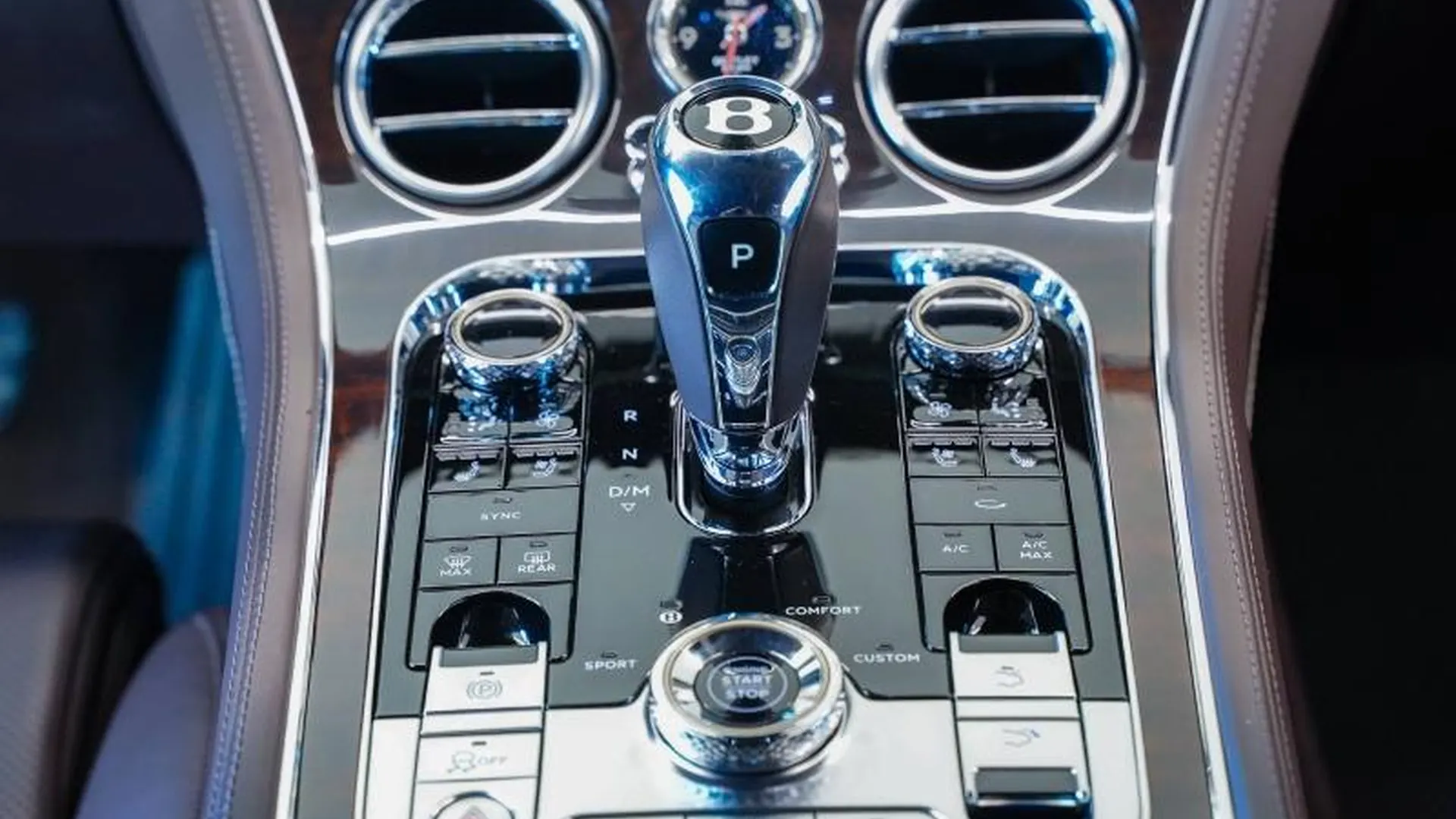 Bentley Continental GT — photo 17