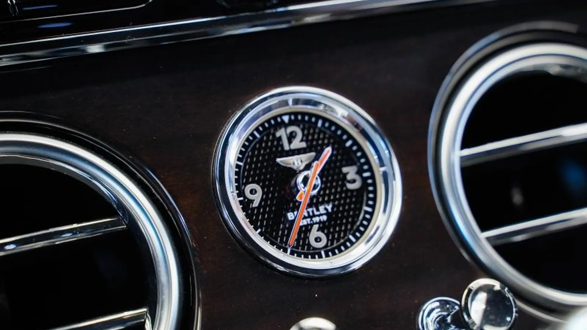 Bentley Continental GT — photo 32