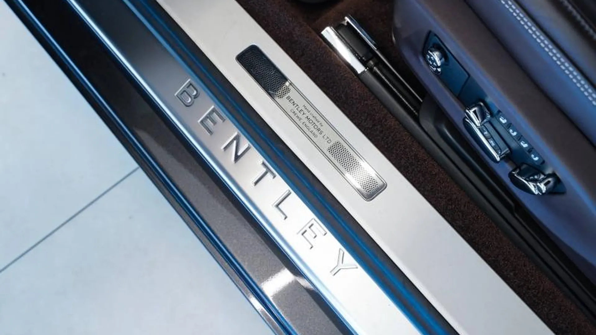 Bentley Continental GT — photo 25