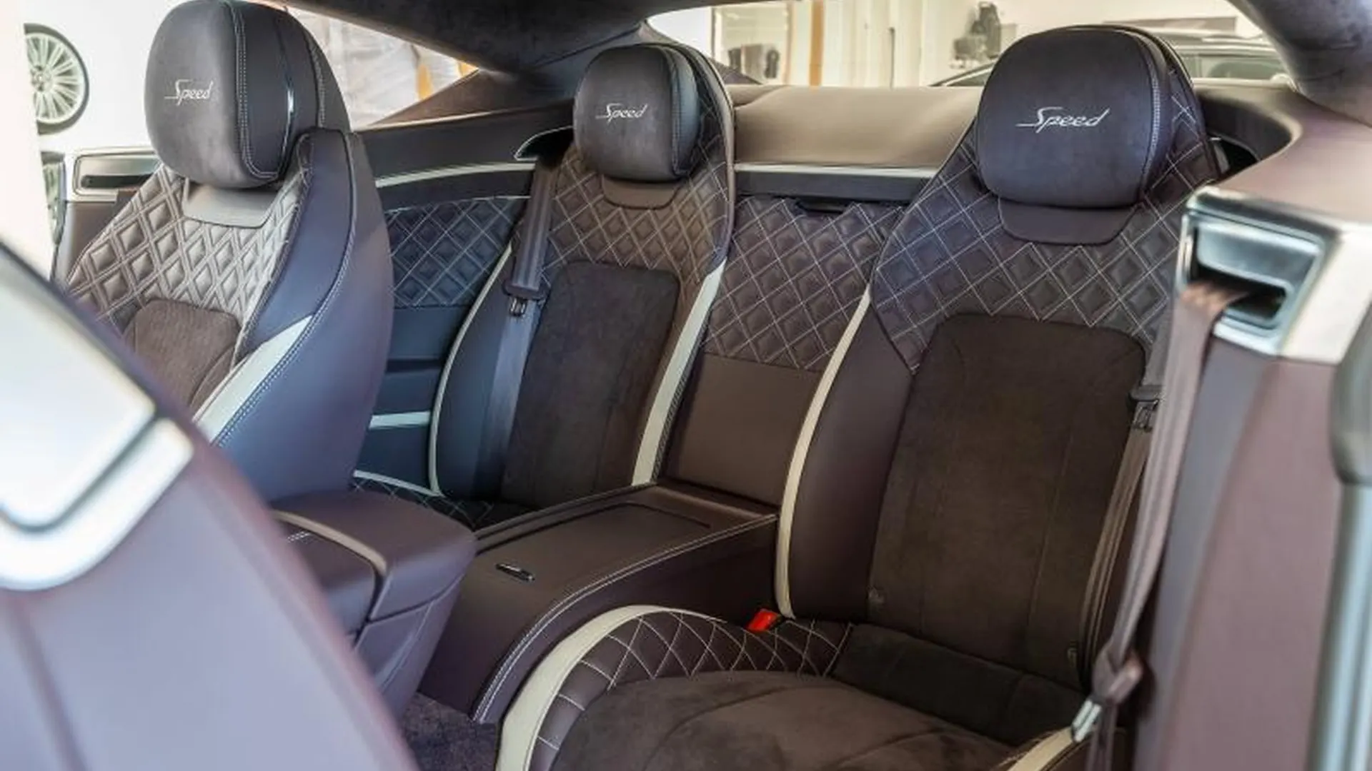Bentley Continental GT — photo 24