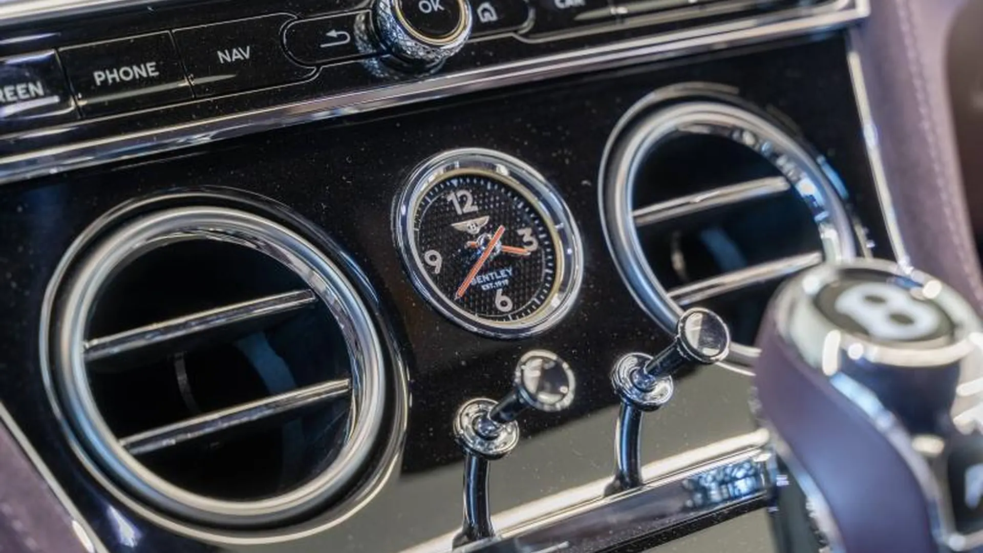Bentley Continental GT — photo 33