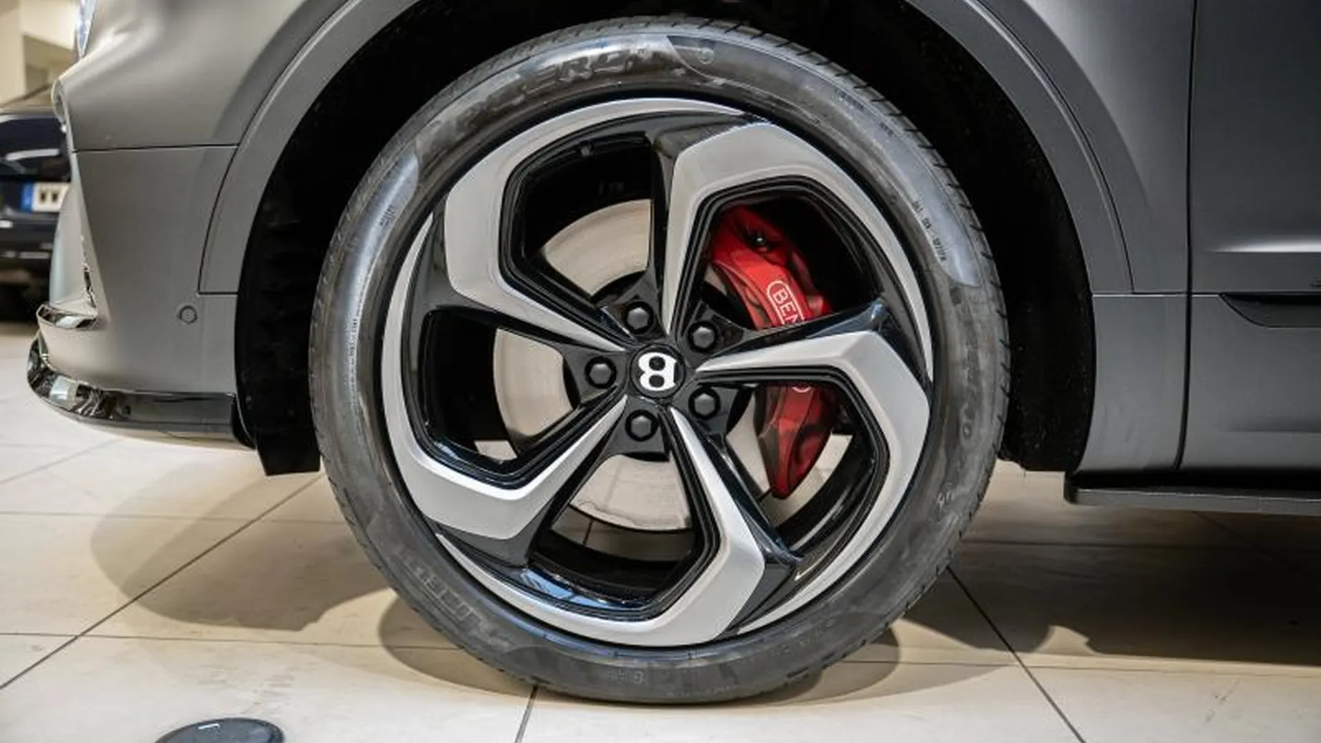 Bentley Bentayga — photo 12