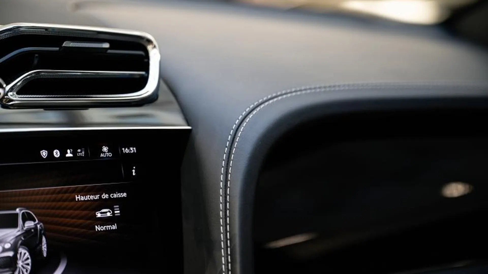 Bentley Bentayga — photo 37
