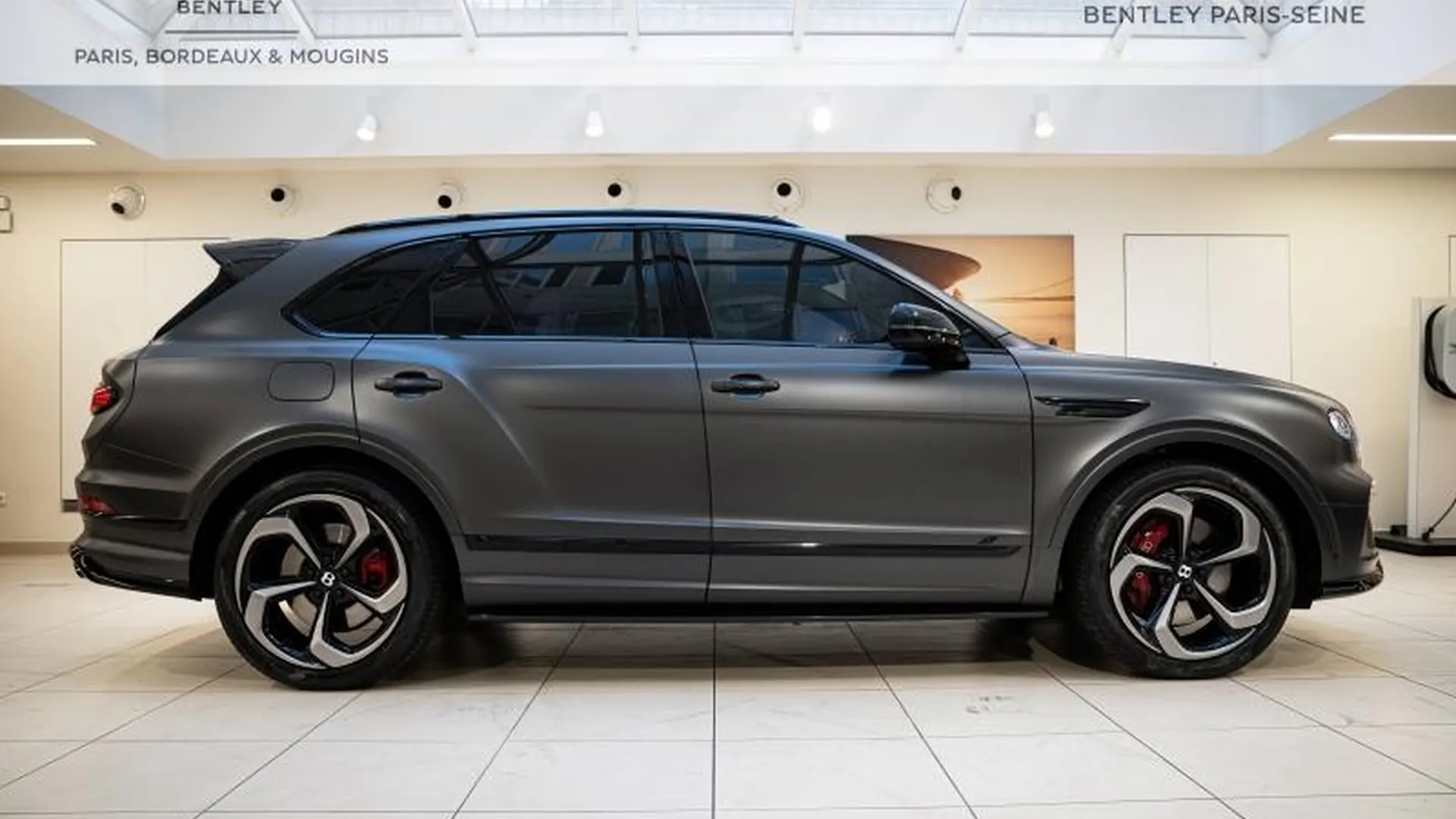 Bentley Bentayga — photo 2