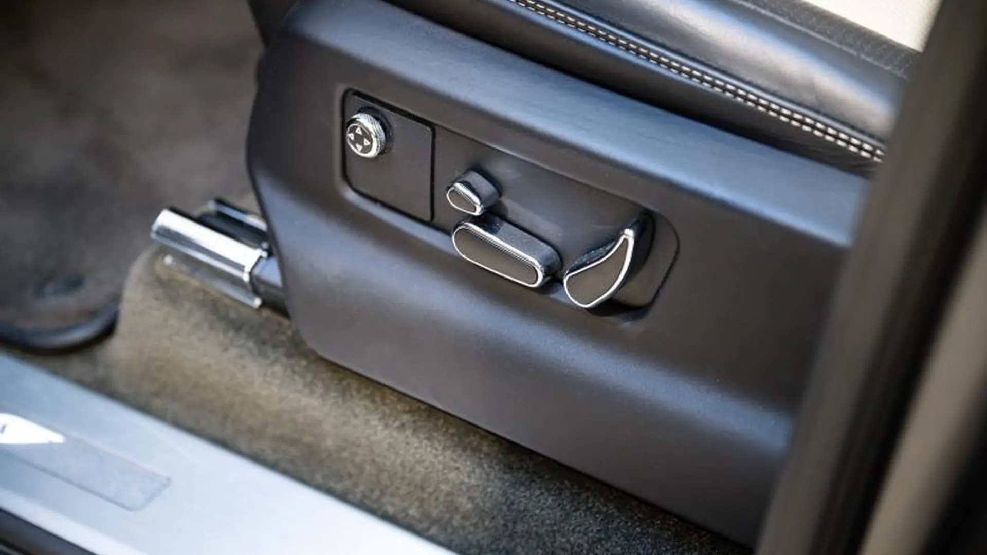 Bentley Bentayga — photo 27