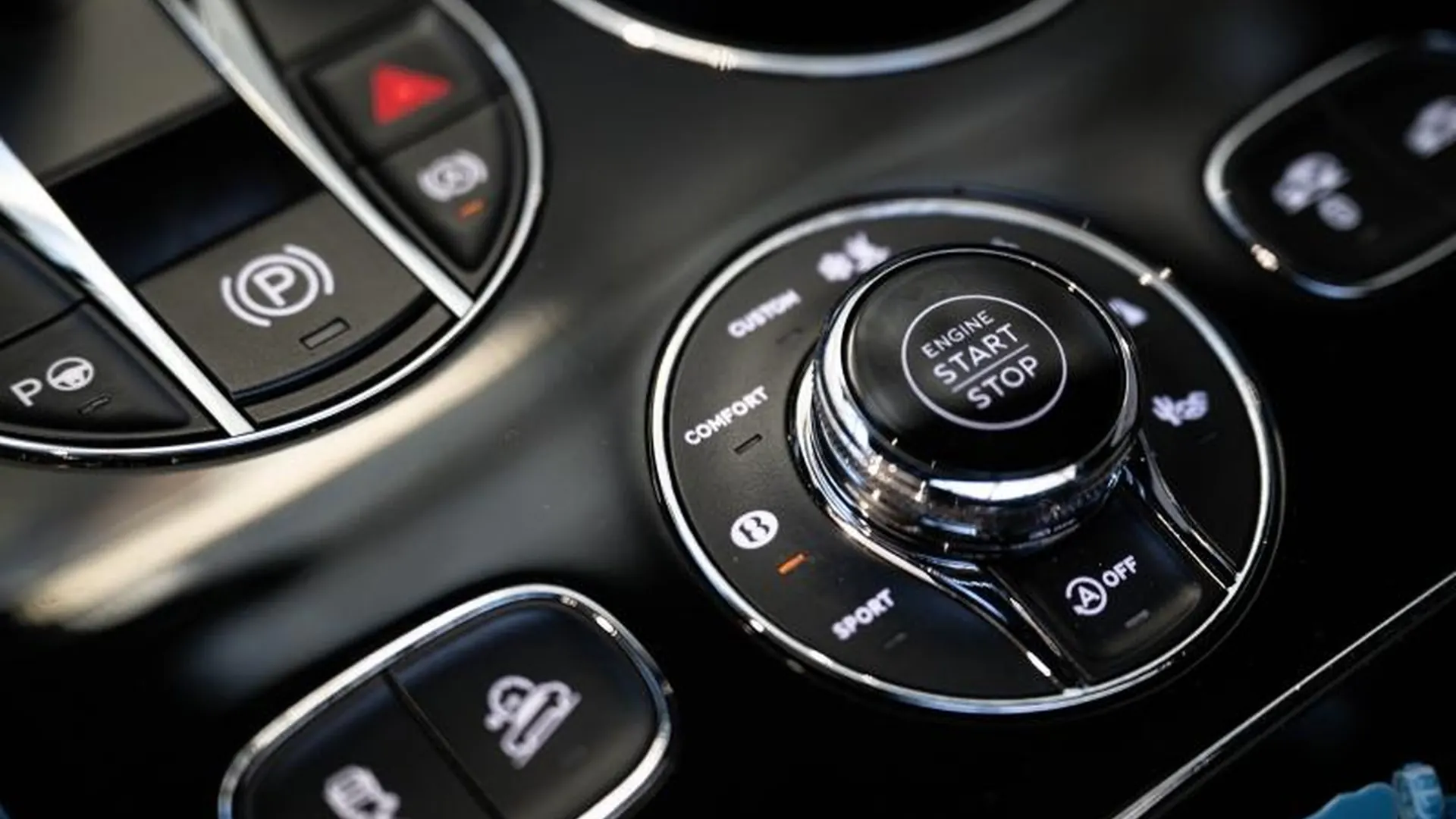 Bentley Bentayga — photo 36