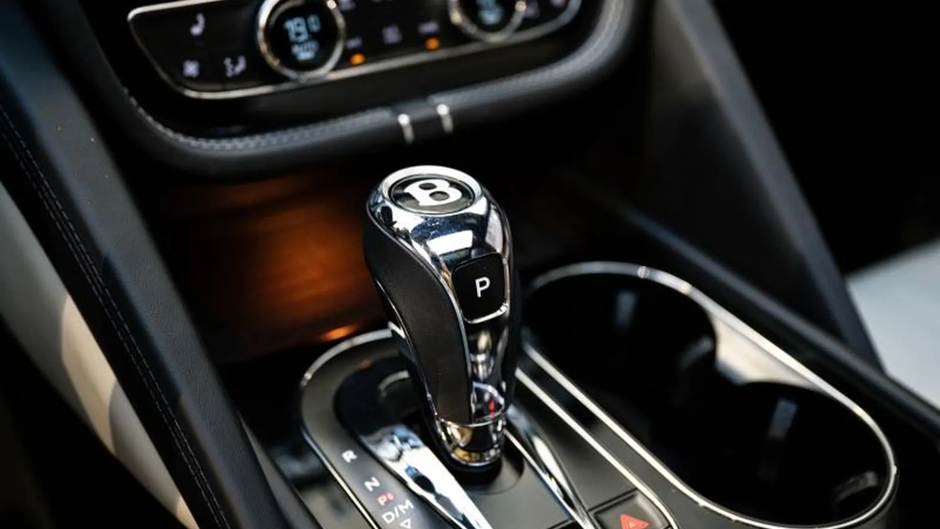 Bentley Bentayga — photo 34