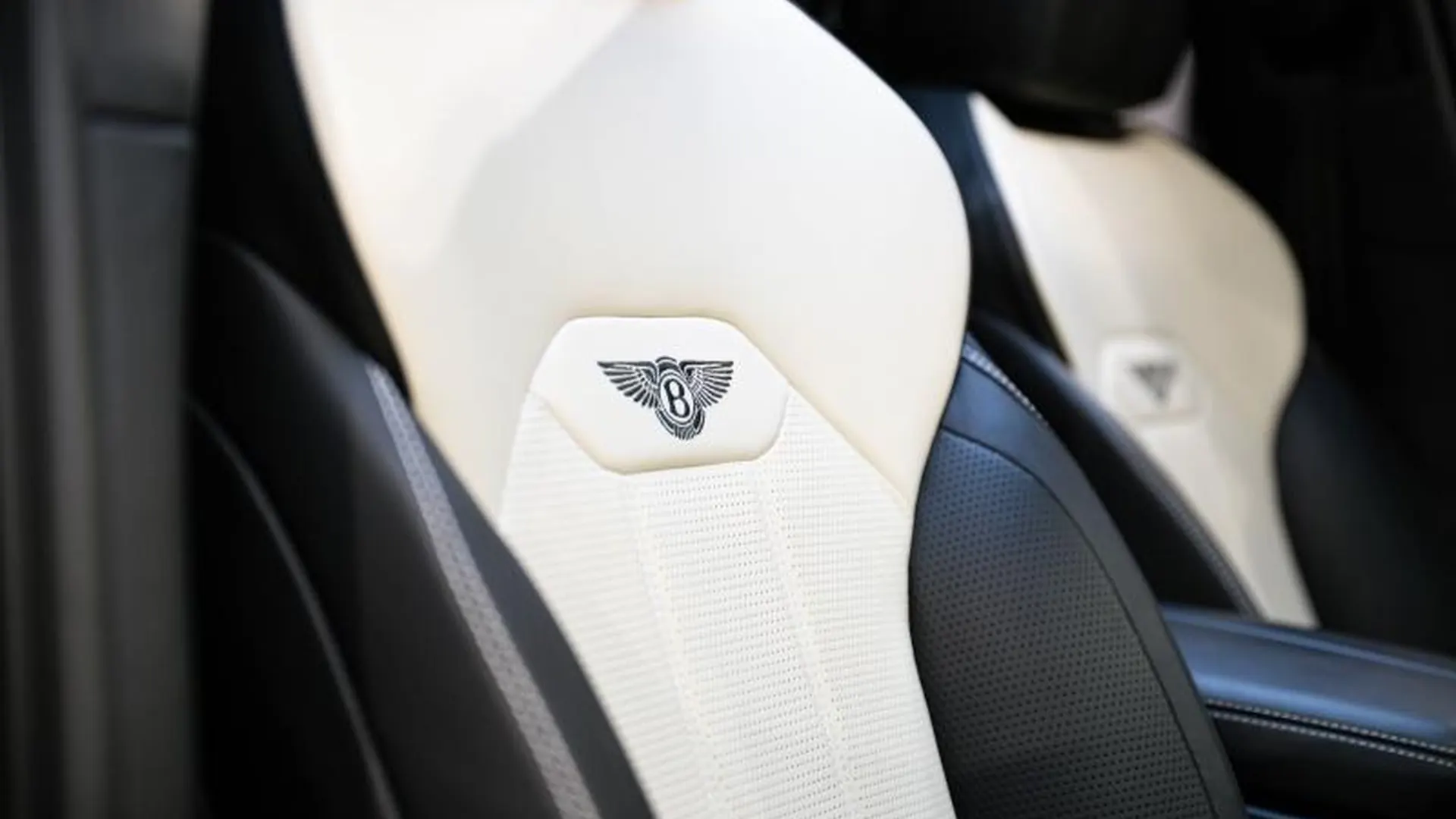 Bentley Bentayga — photo 20