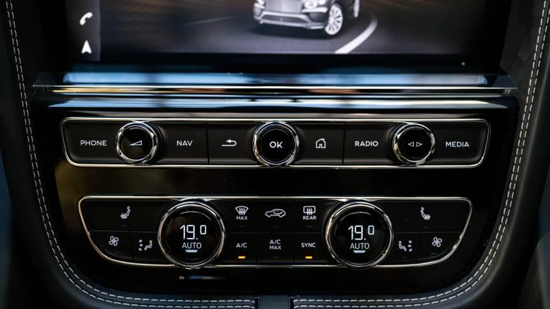Bentley Bentayga — photo 33