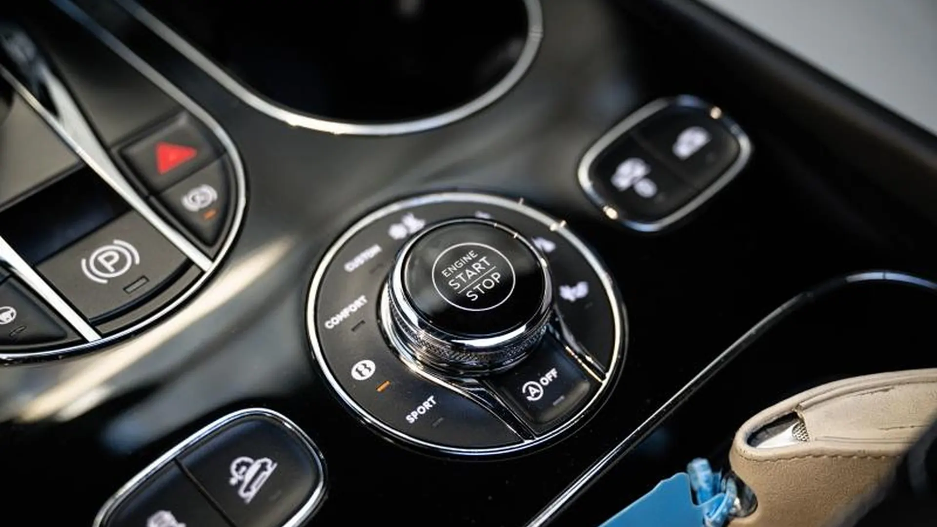 Bentley Bentayga — photo 35