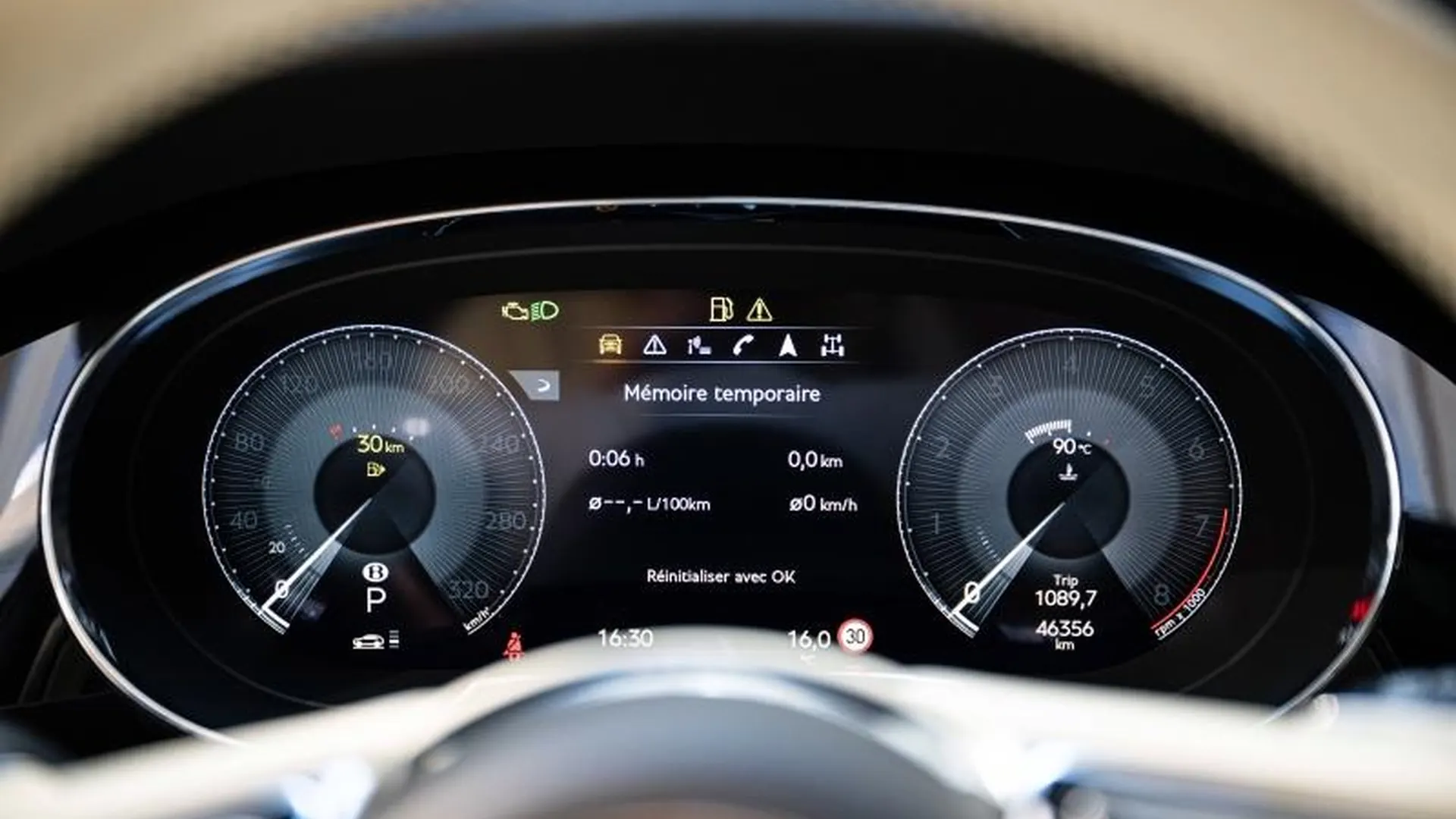 Bentley Bentayga — photo 28