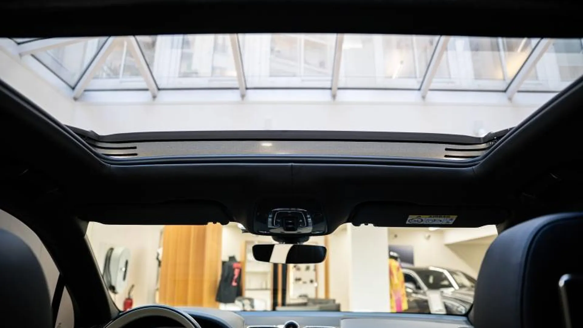 Bentley Bentayga — photo 25
