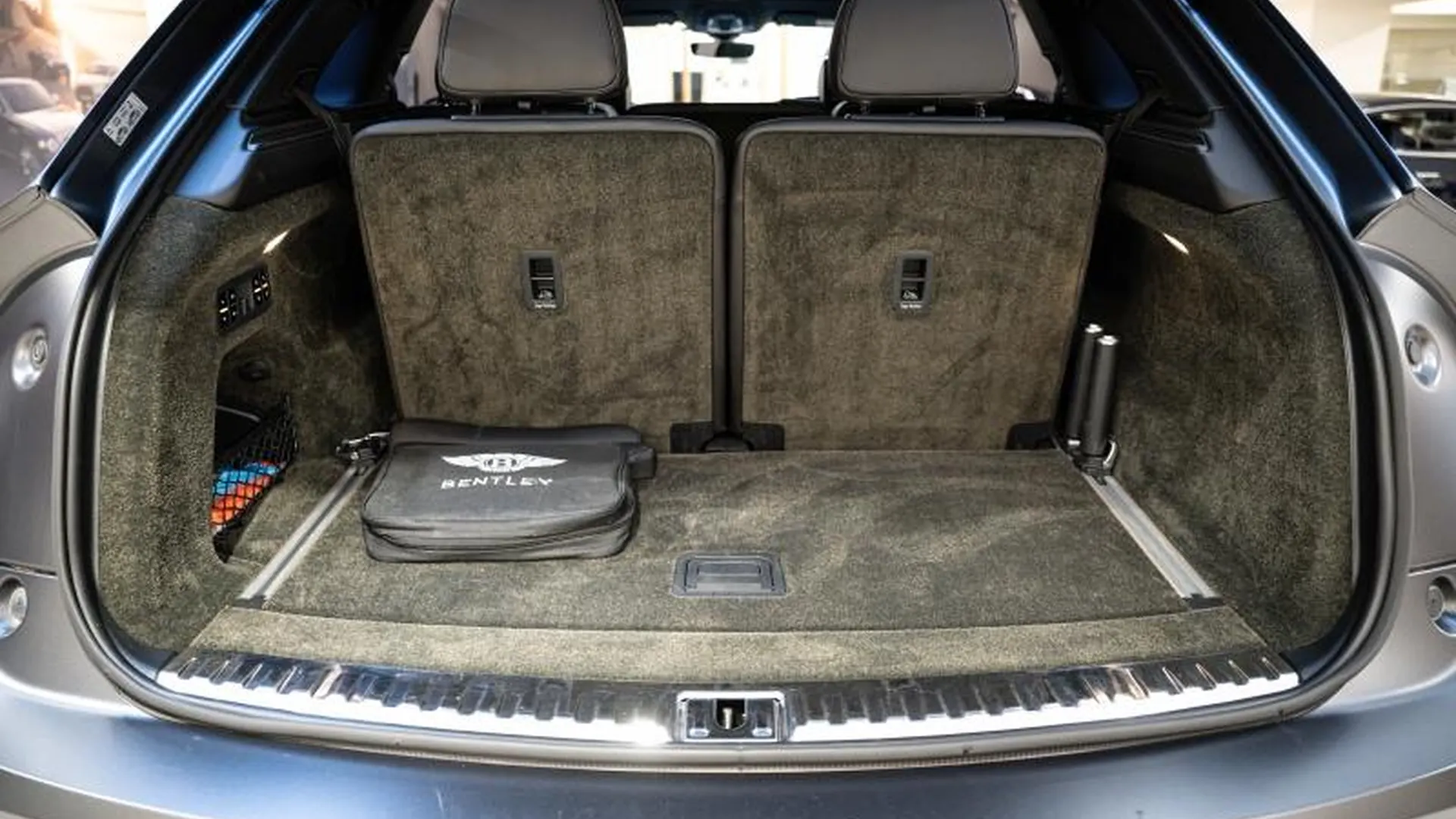 Bentley Bentayga — photo 39