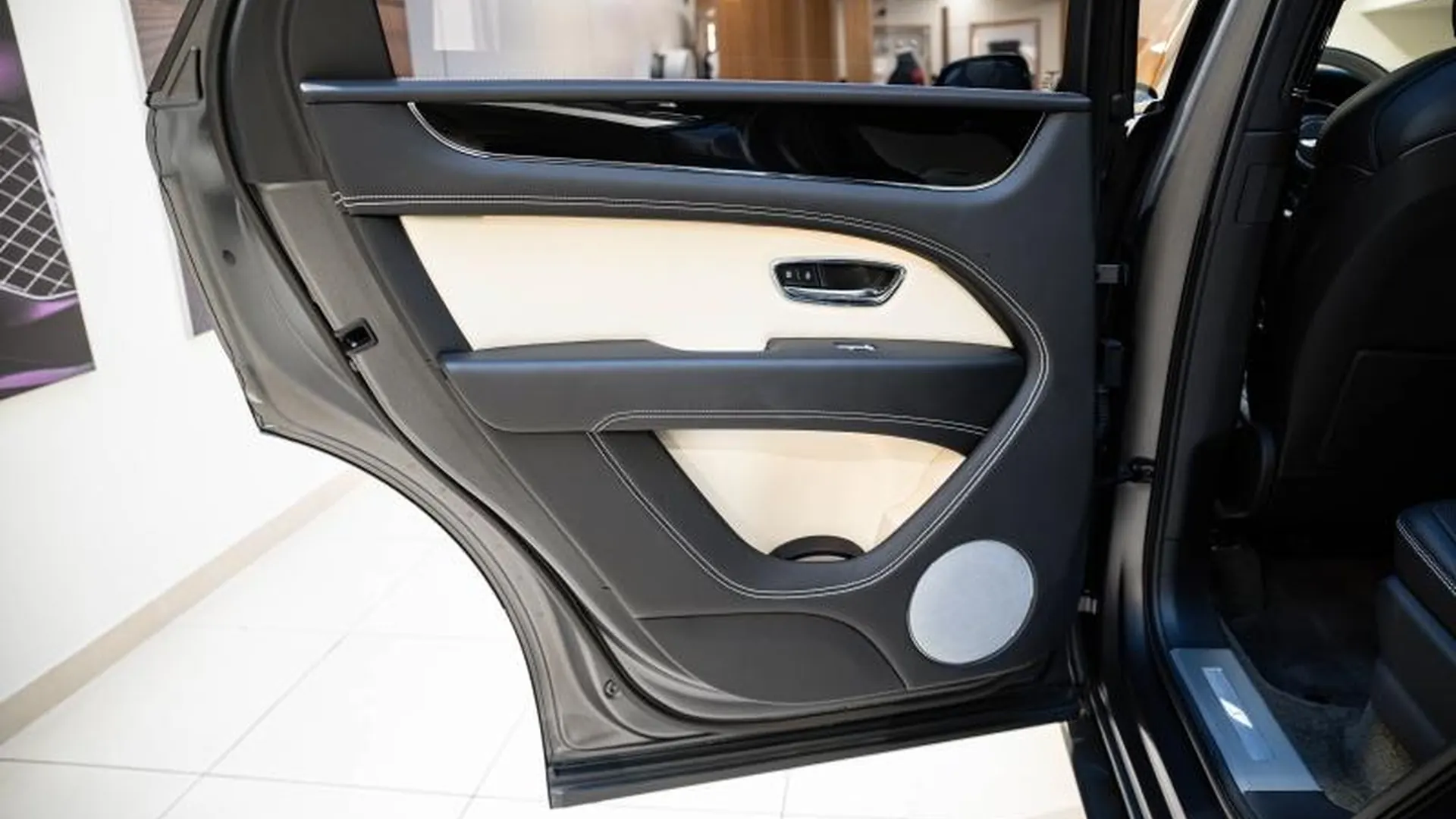 Bentley Bentayga — photo 22