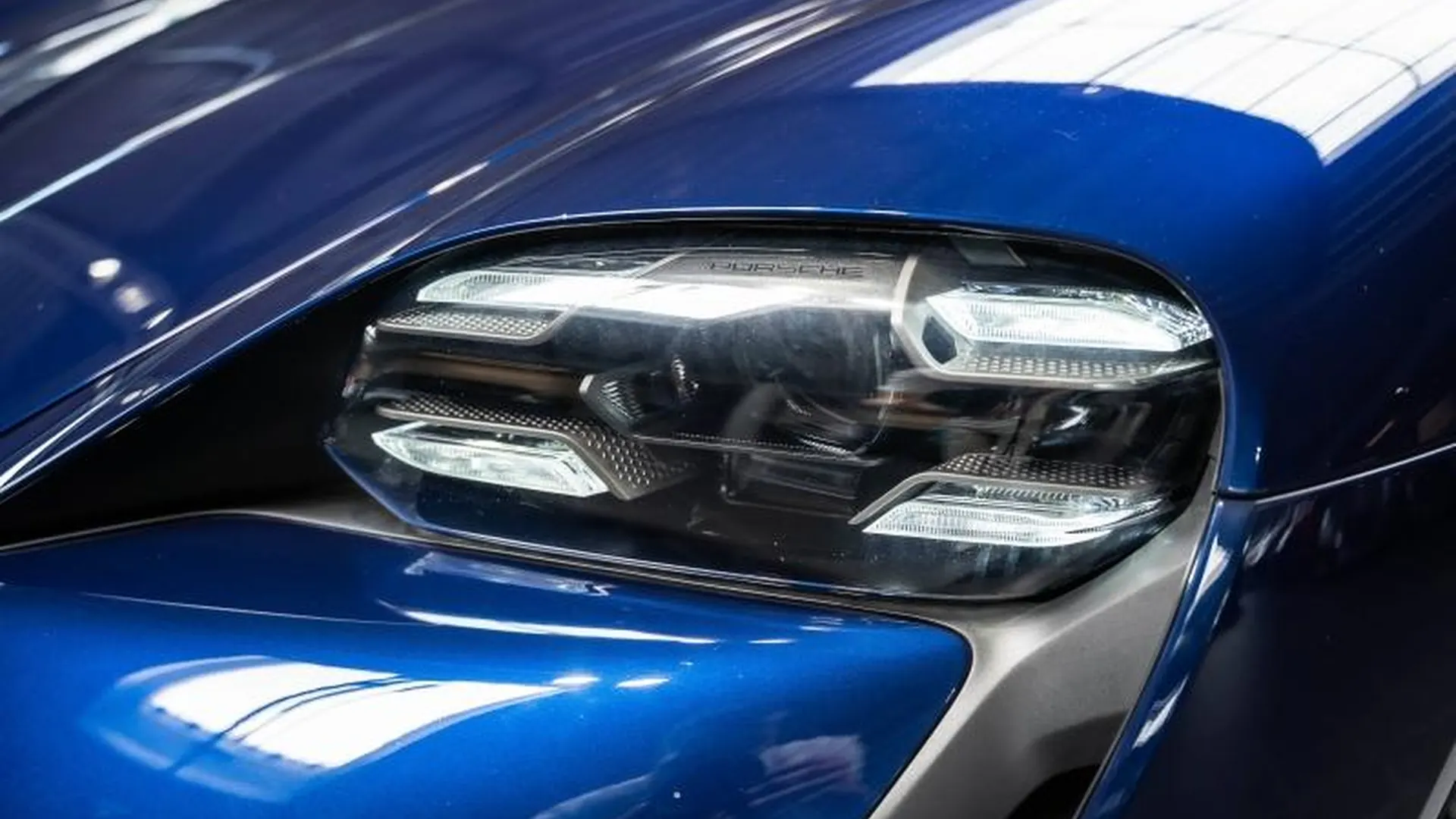 Porsche Taycan — photo 12