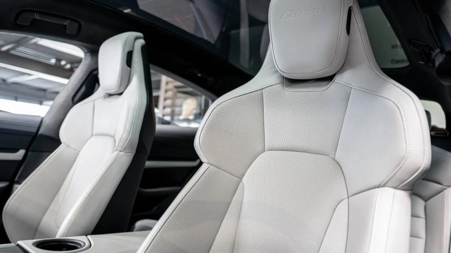 Porsche Taycan — photo 18