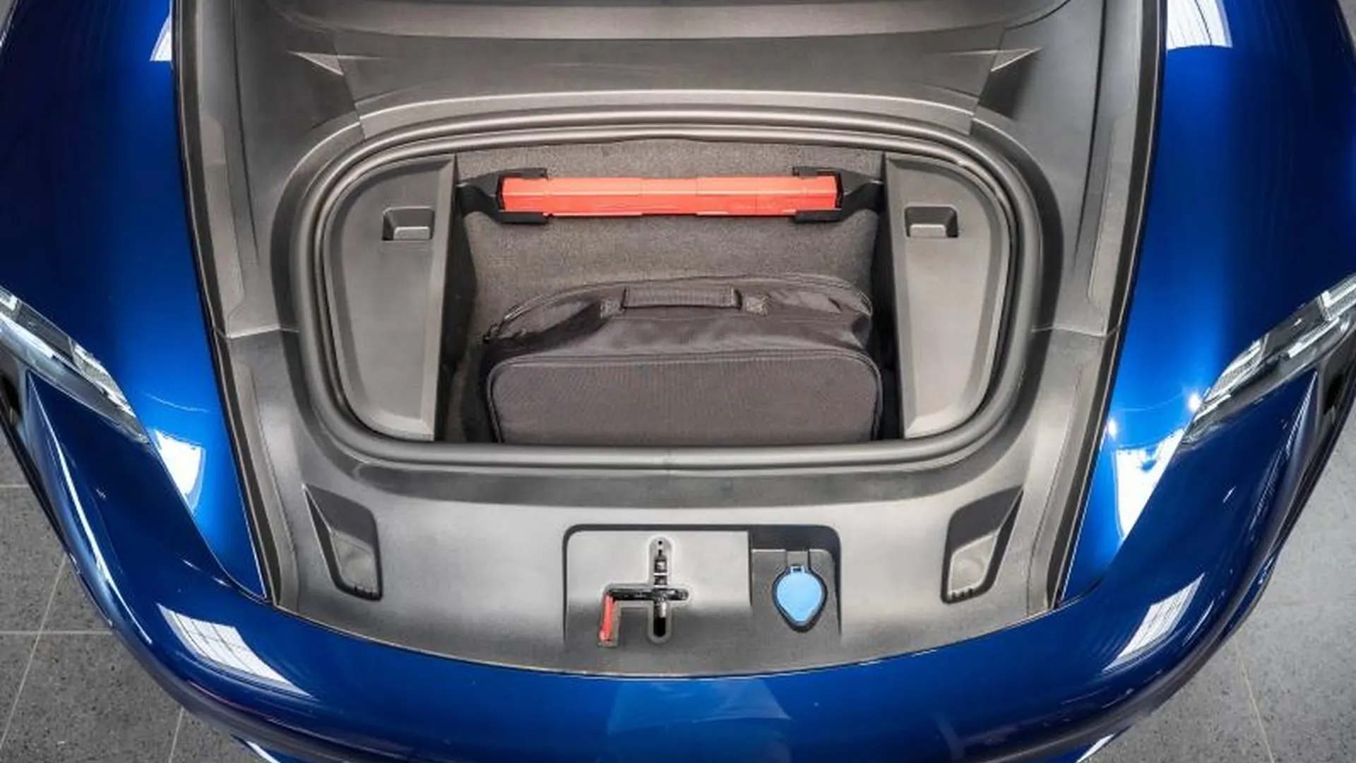 Porsche Taycan — photo 11