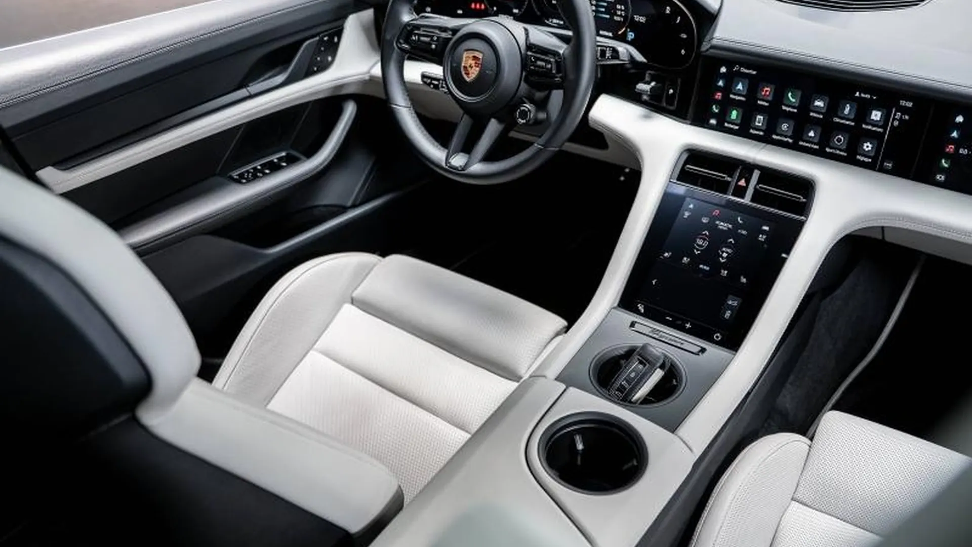 Porsche Taycan — photo 27