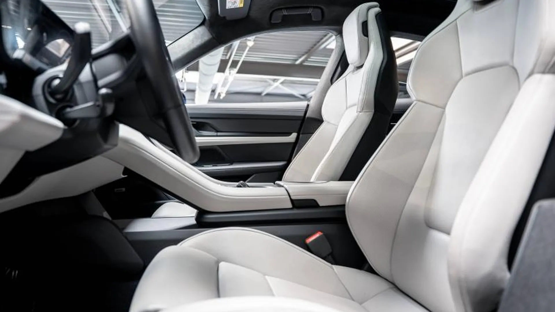 Porsche Taycan — photo 8