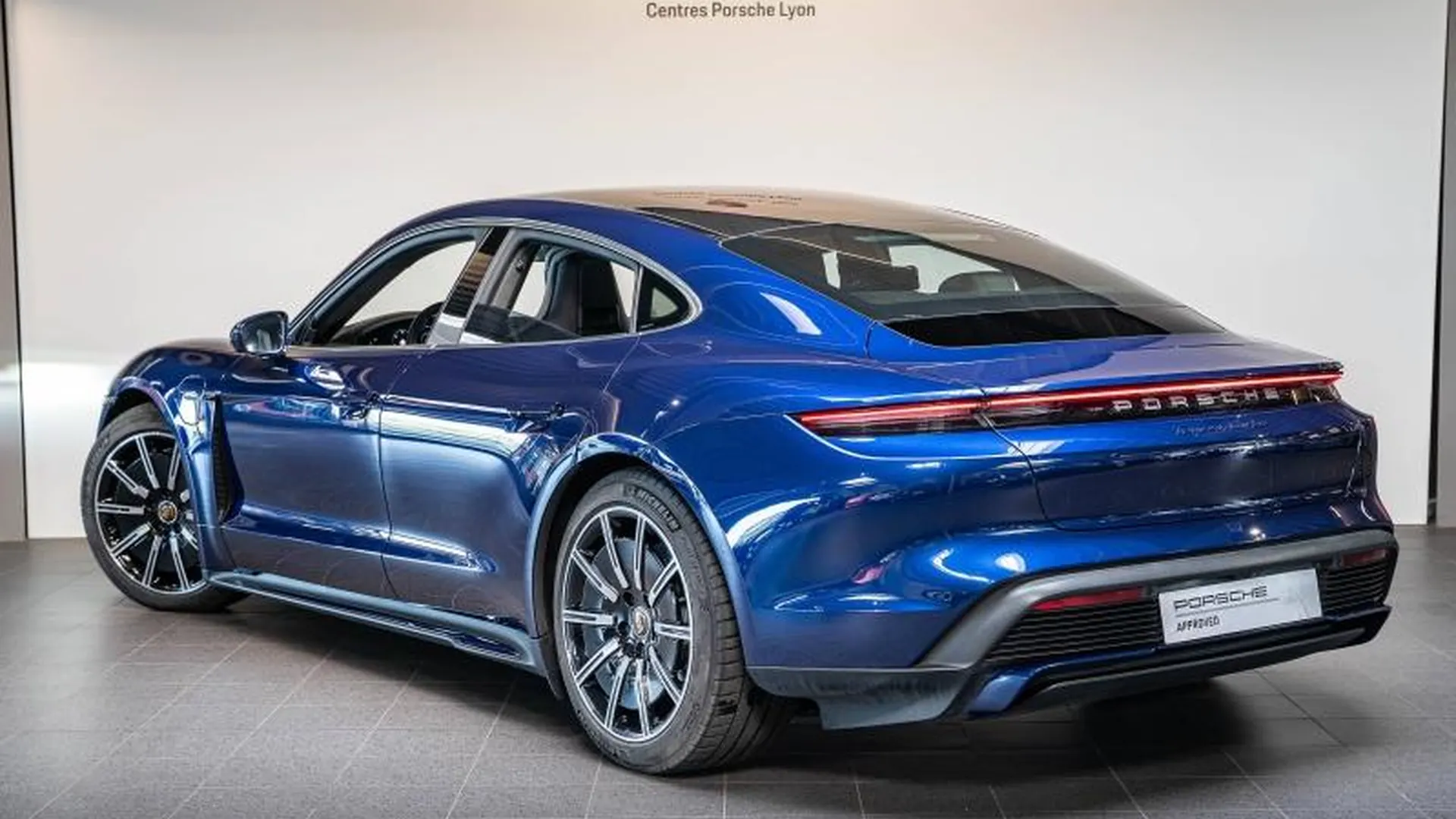 Porsche Taycan — photo 3
