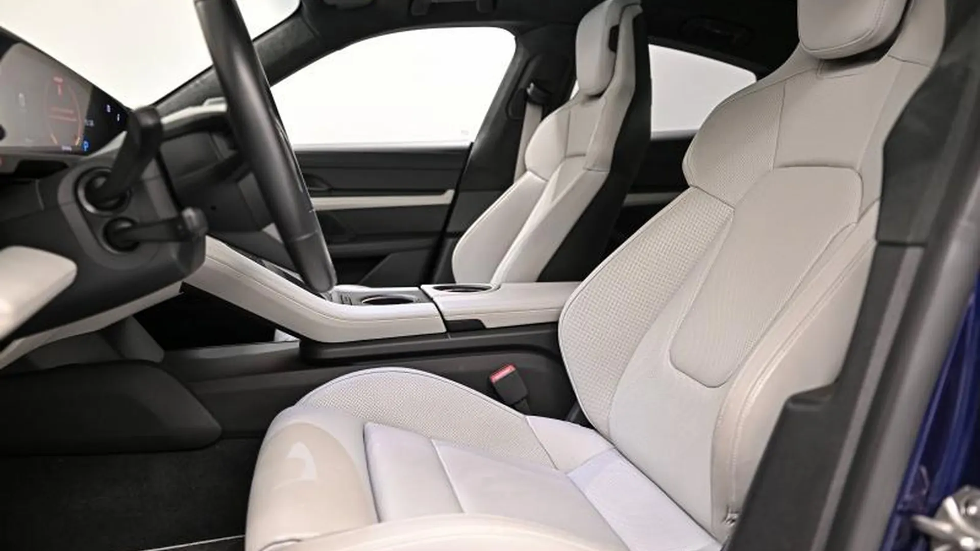 Porsche Taycan — photo 41