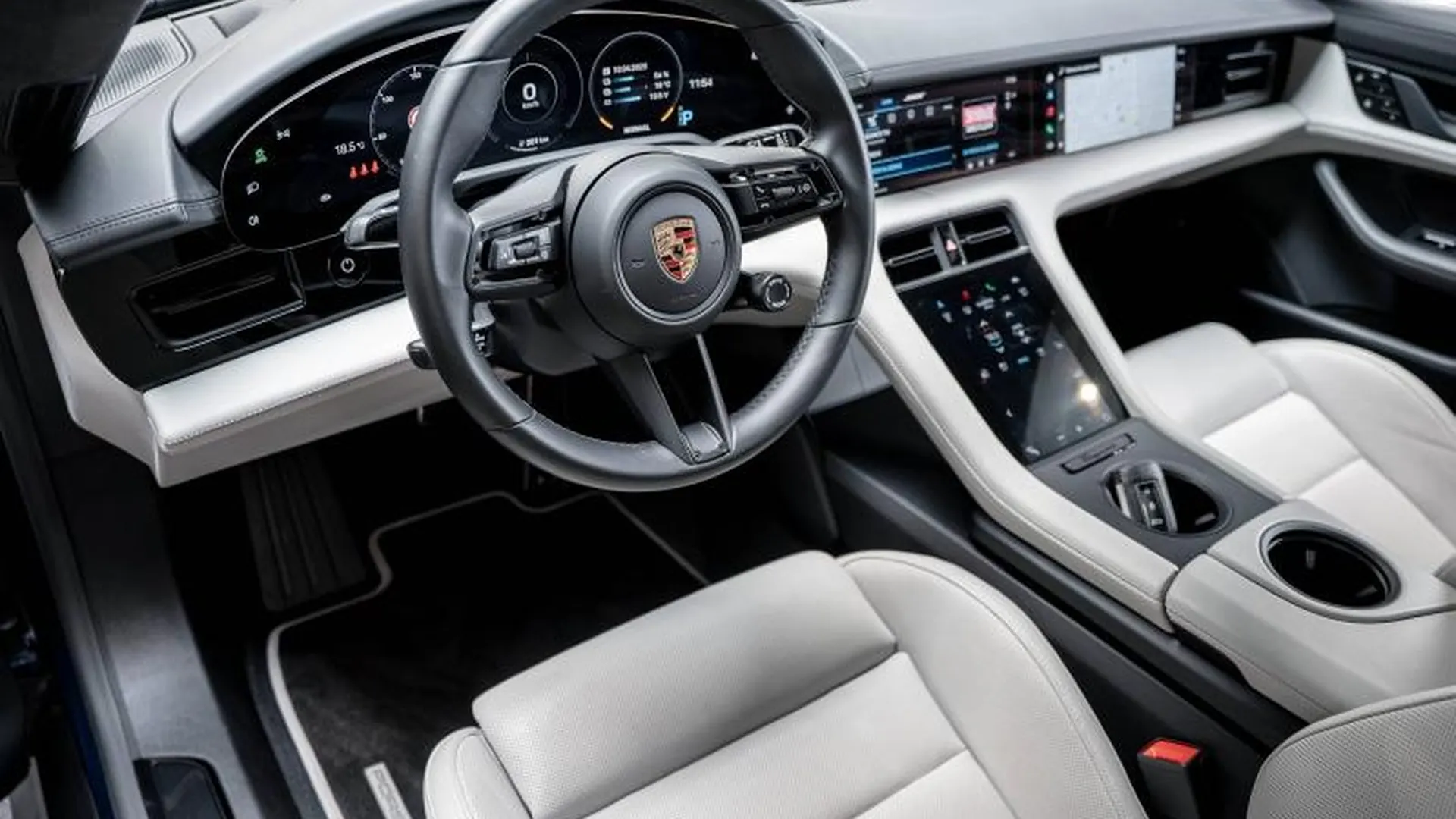 Porsche Taycan — photo 7