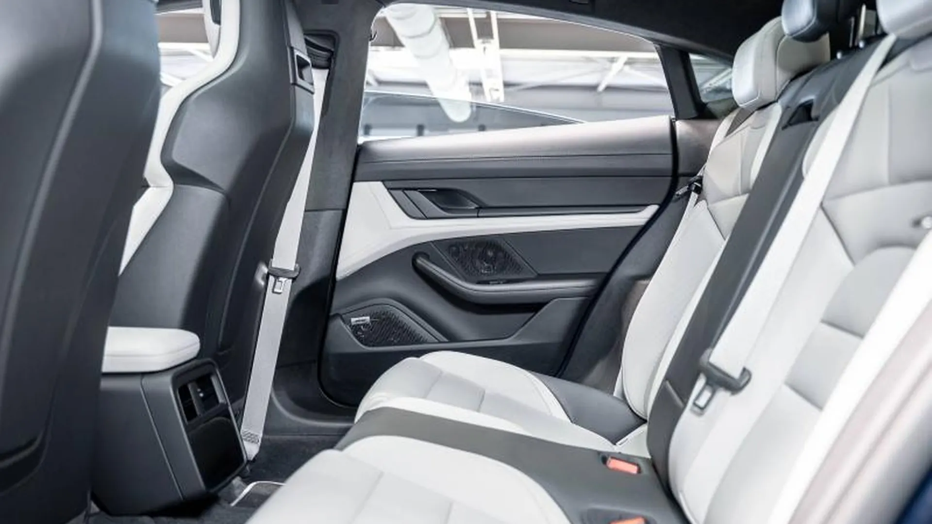 Porsche Taycan — photo 20