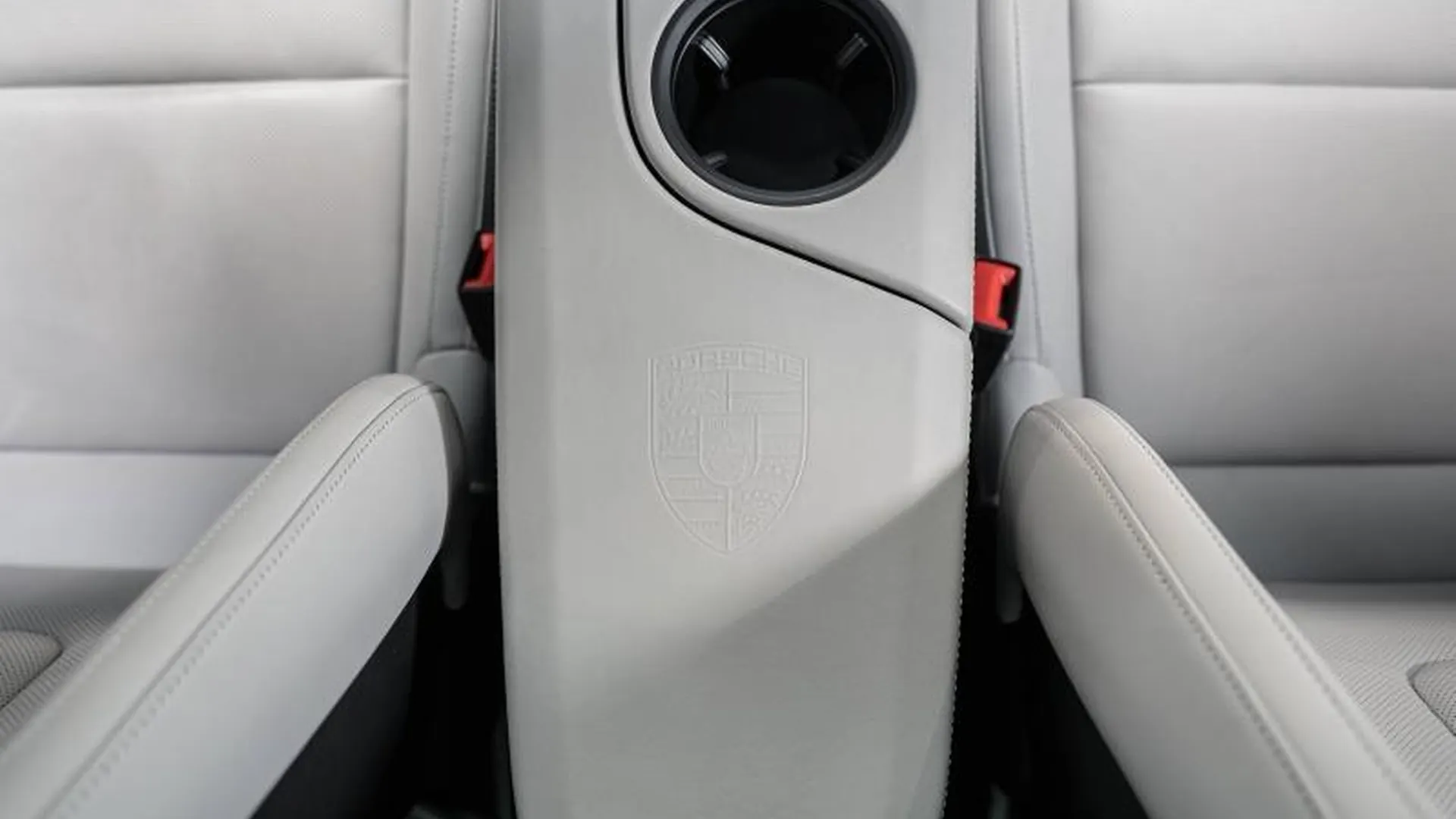 Porsche Taycan — photo 29