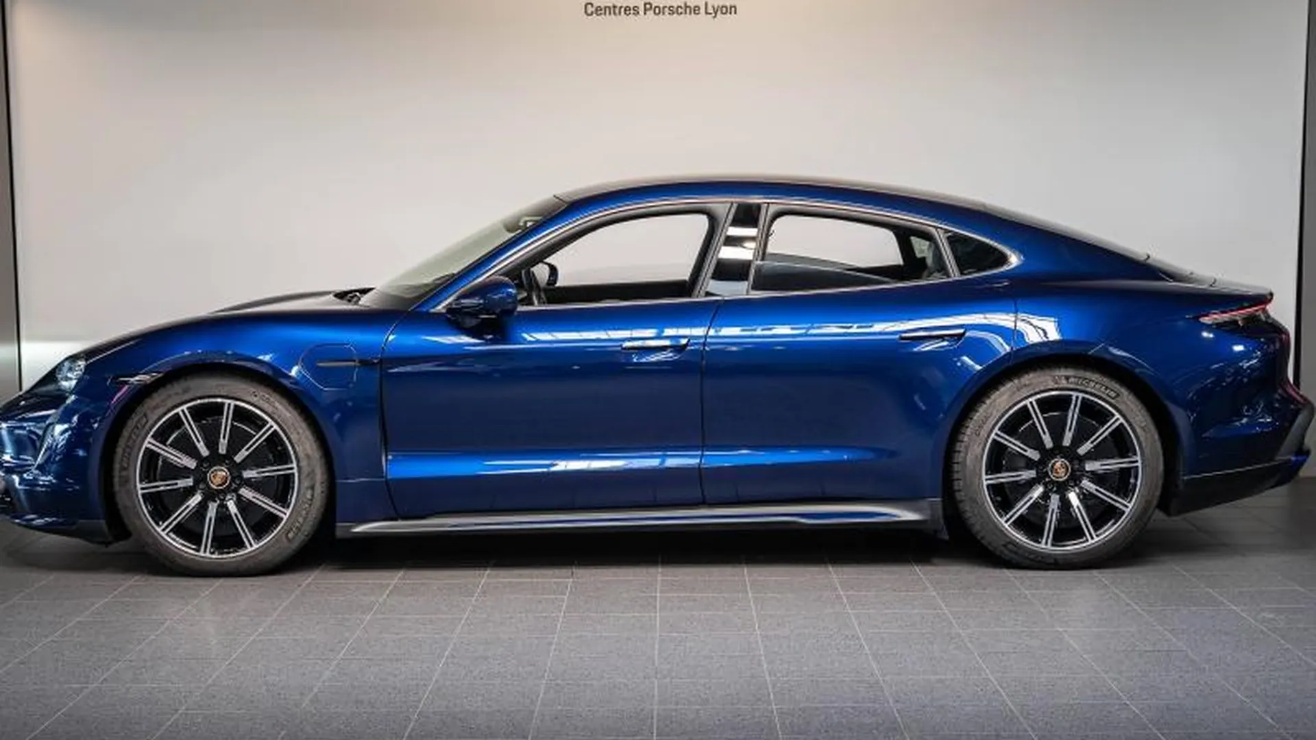 Porsche Taycan — photo 2