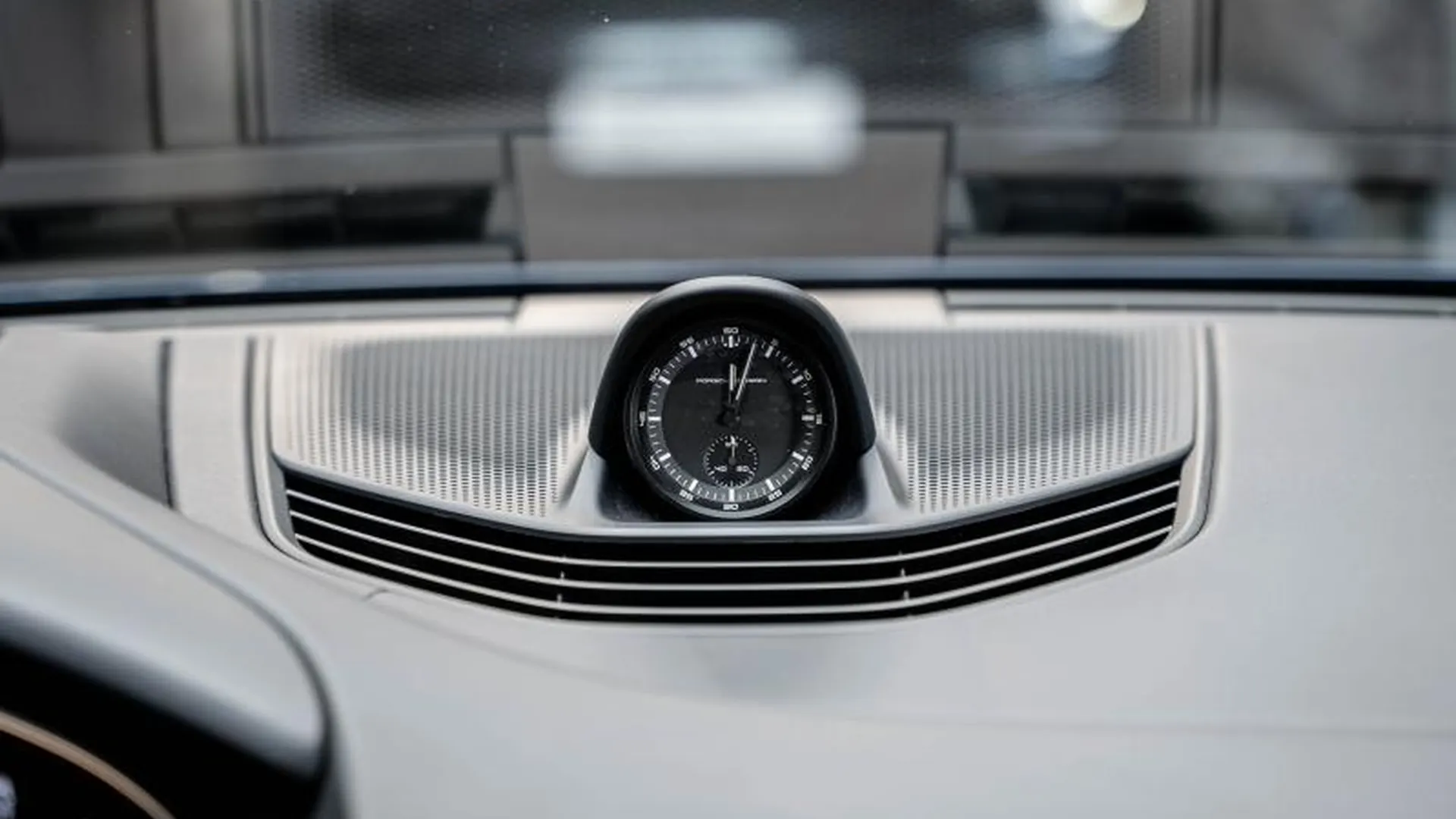 Porsche Taycan — photo 28